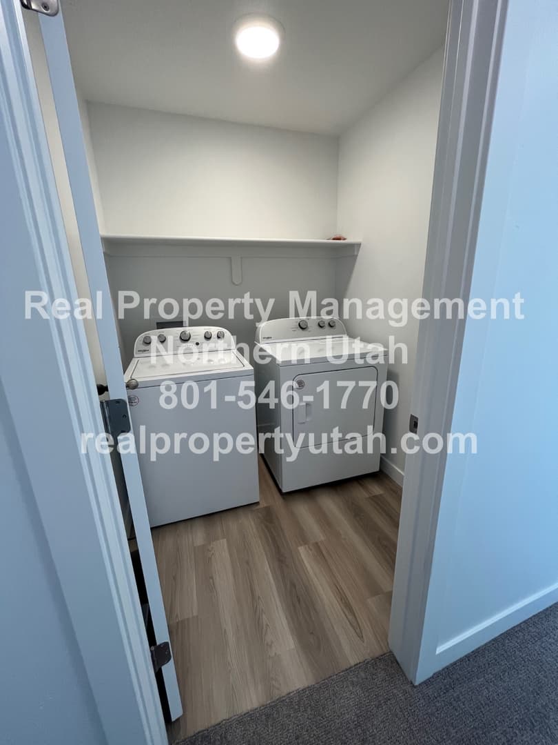 Layton Townhome: 3084 N 1600 E