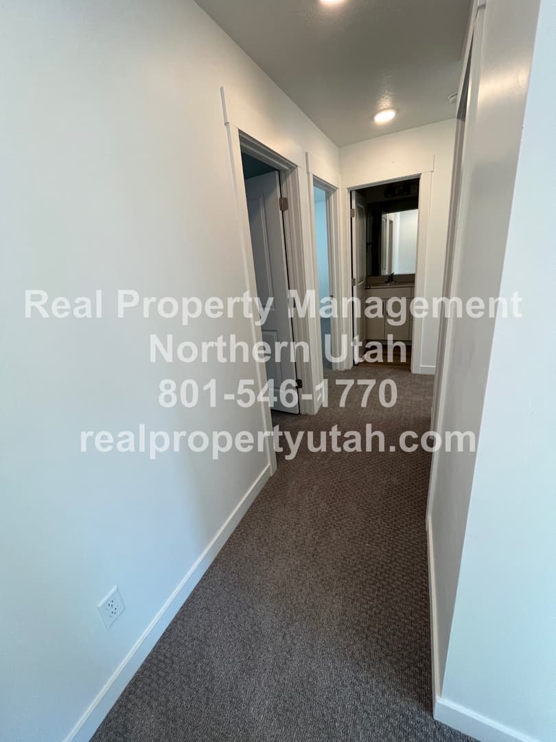 Layton Townhome: 3084 N 1600 E