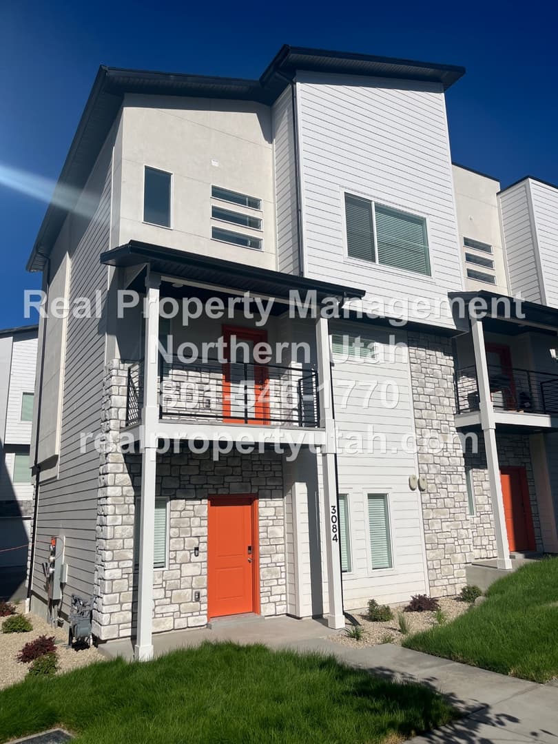 Layton Townhome: 3084 N 1600 E
