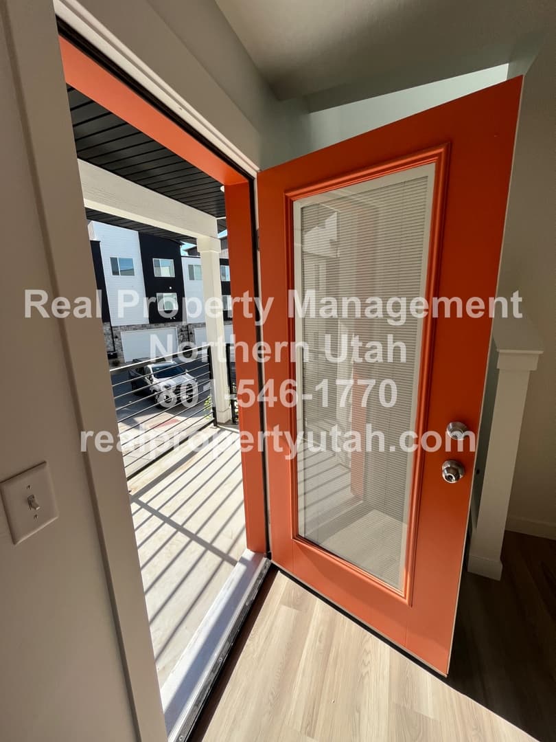 Layton Townhome: 3084 N 1600 E