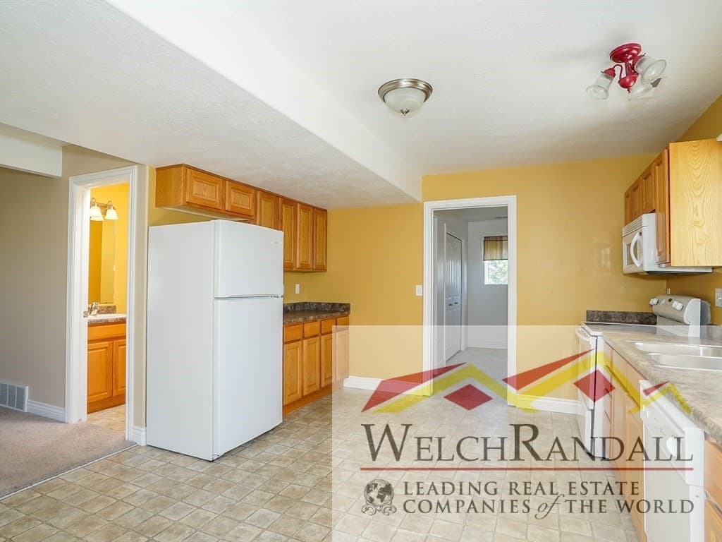 Syracuse House: 2380 S 3340 W