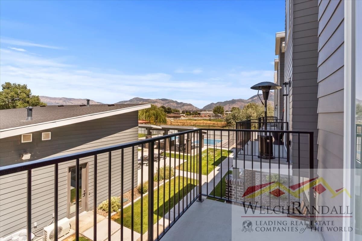 Ogden Townhome: 2336 W James Way
