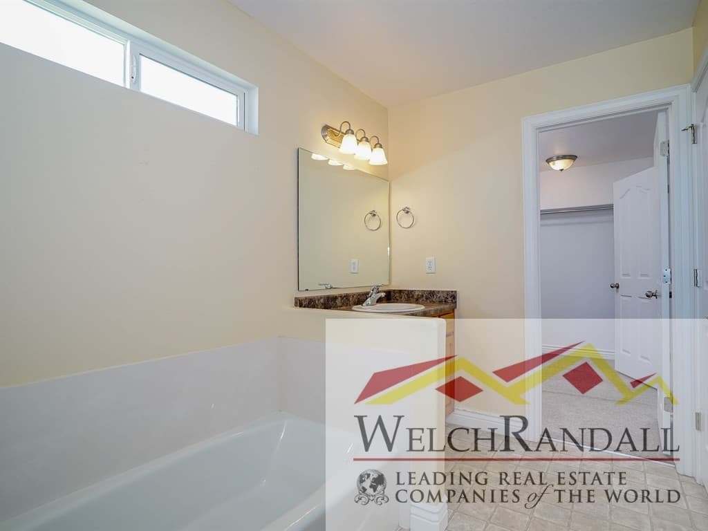 Syracuse House: 2380 S 3340 W