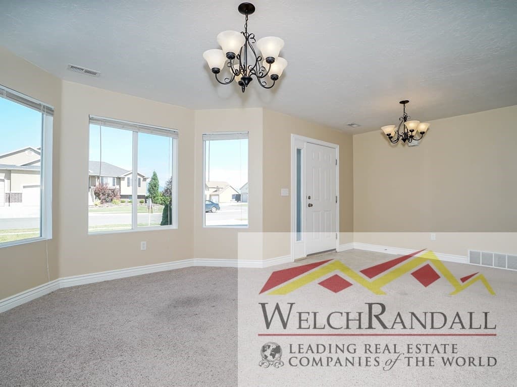 Syracuse House: 2380 S 3340 W