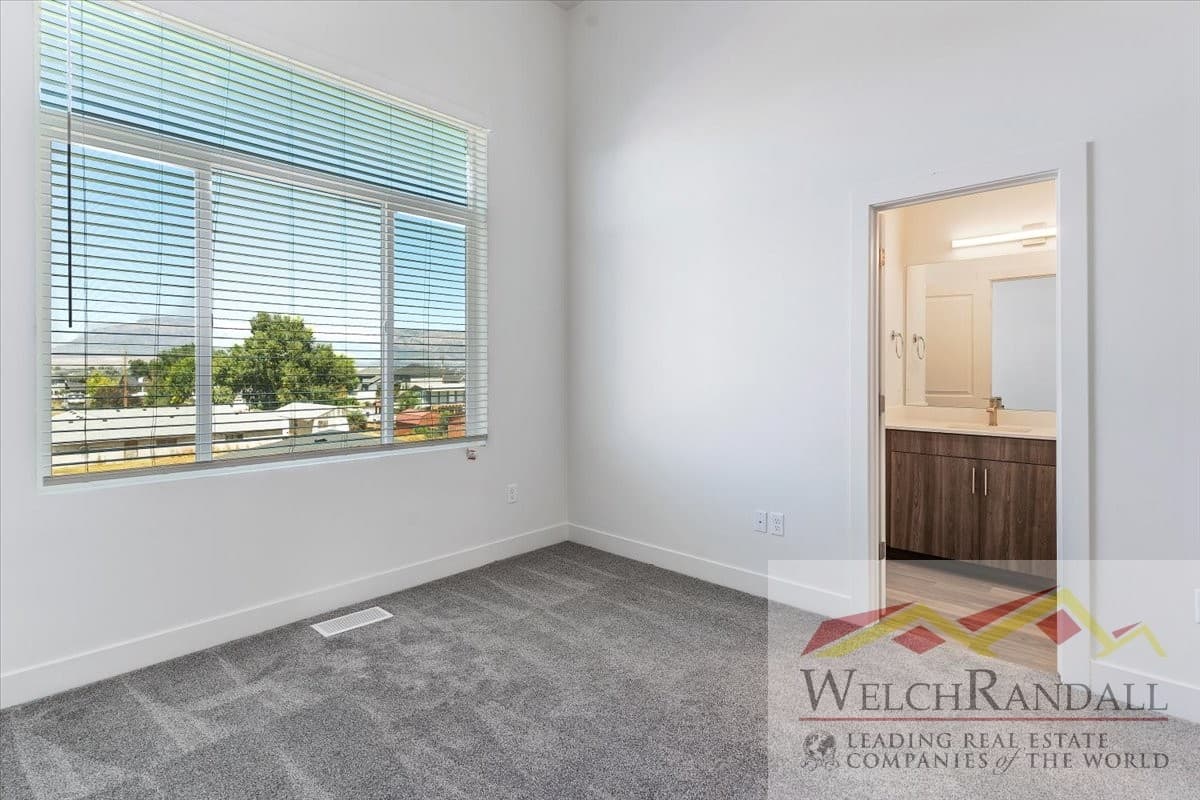 Ogden Townhome: 2336 W James Way