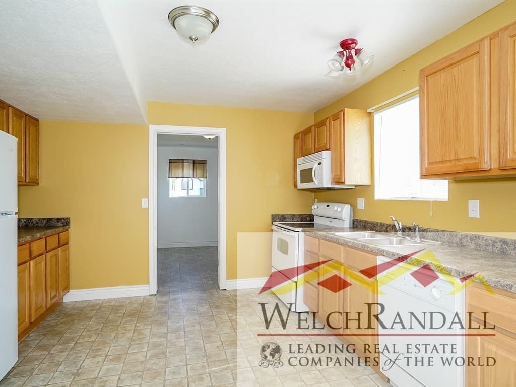Syracuse House: 2380 S 3340 W