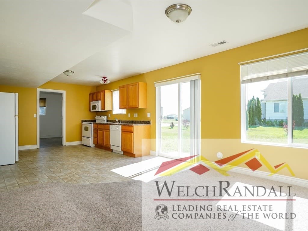 Syracuse House: 2380 S 3340 W