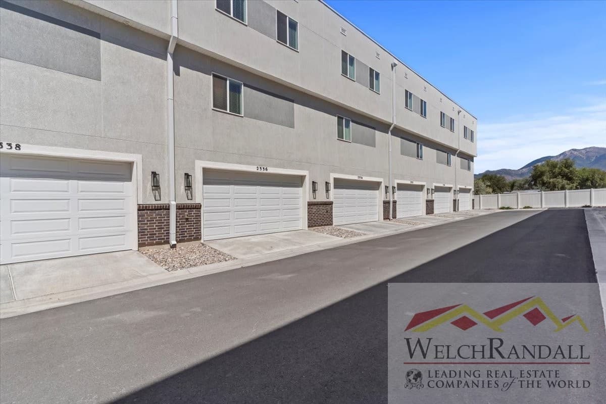 Ogden Townhome: 2336 W James Way
