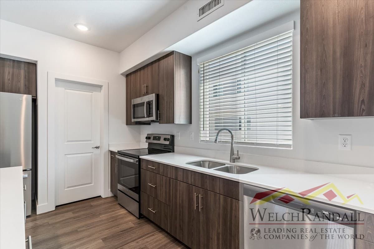 Ogden Townhome: 2336 W James Way