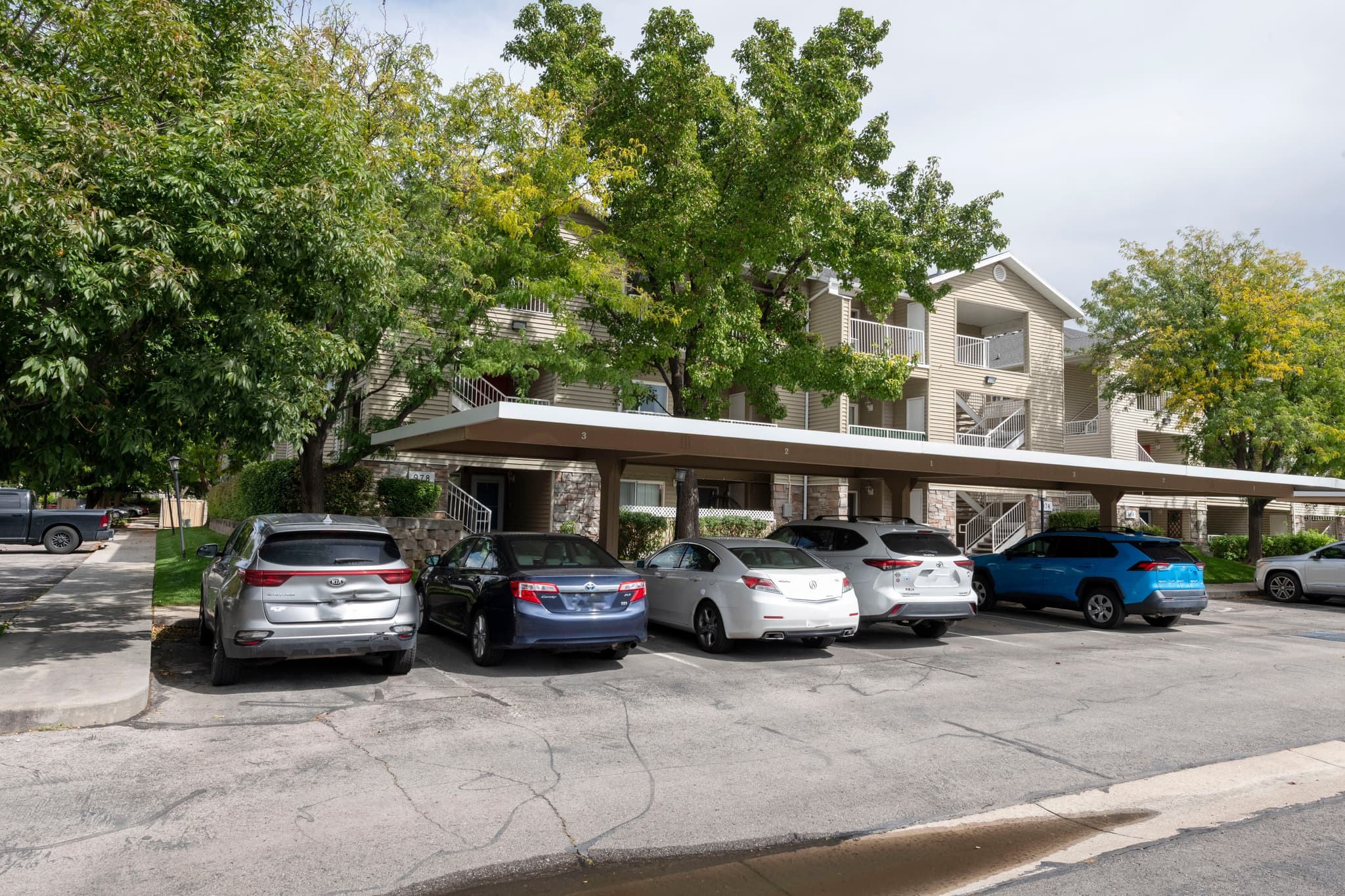 West Valley City Apartment: 978 W Big River Ct