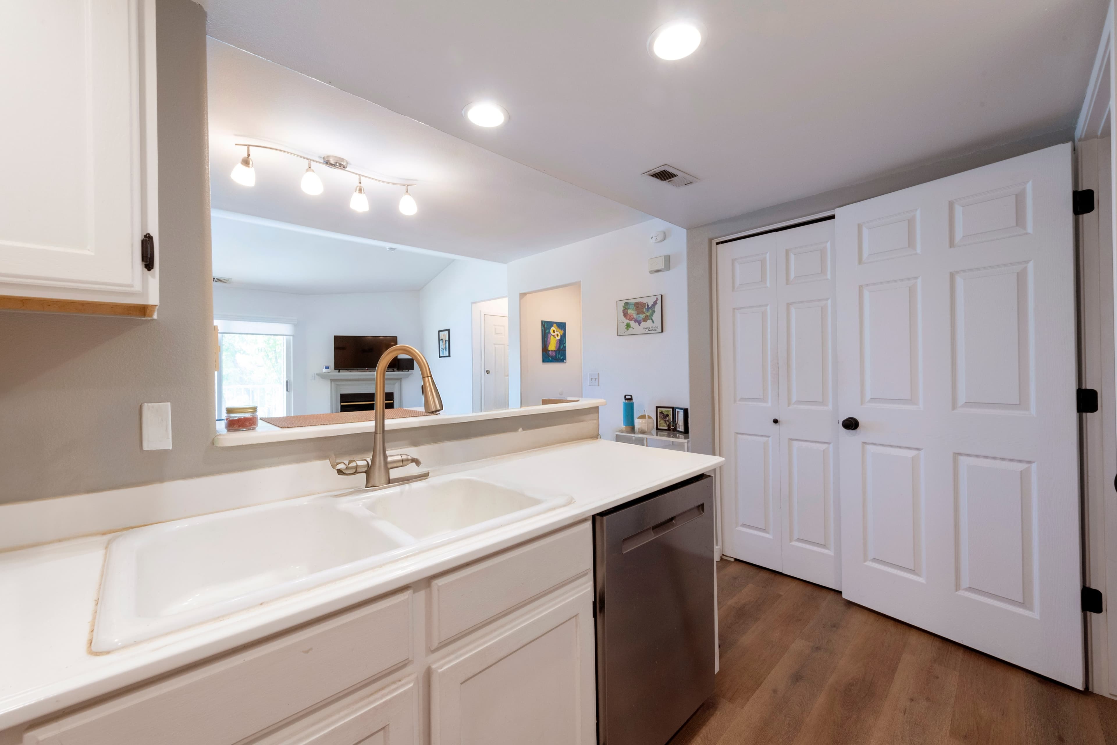 West Valley City Apartment: 978 W Big River Ct