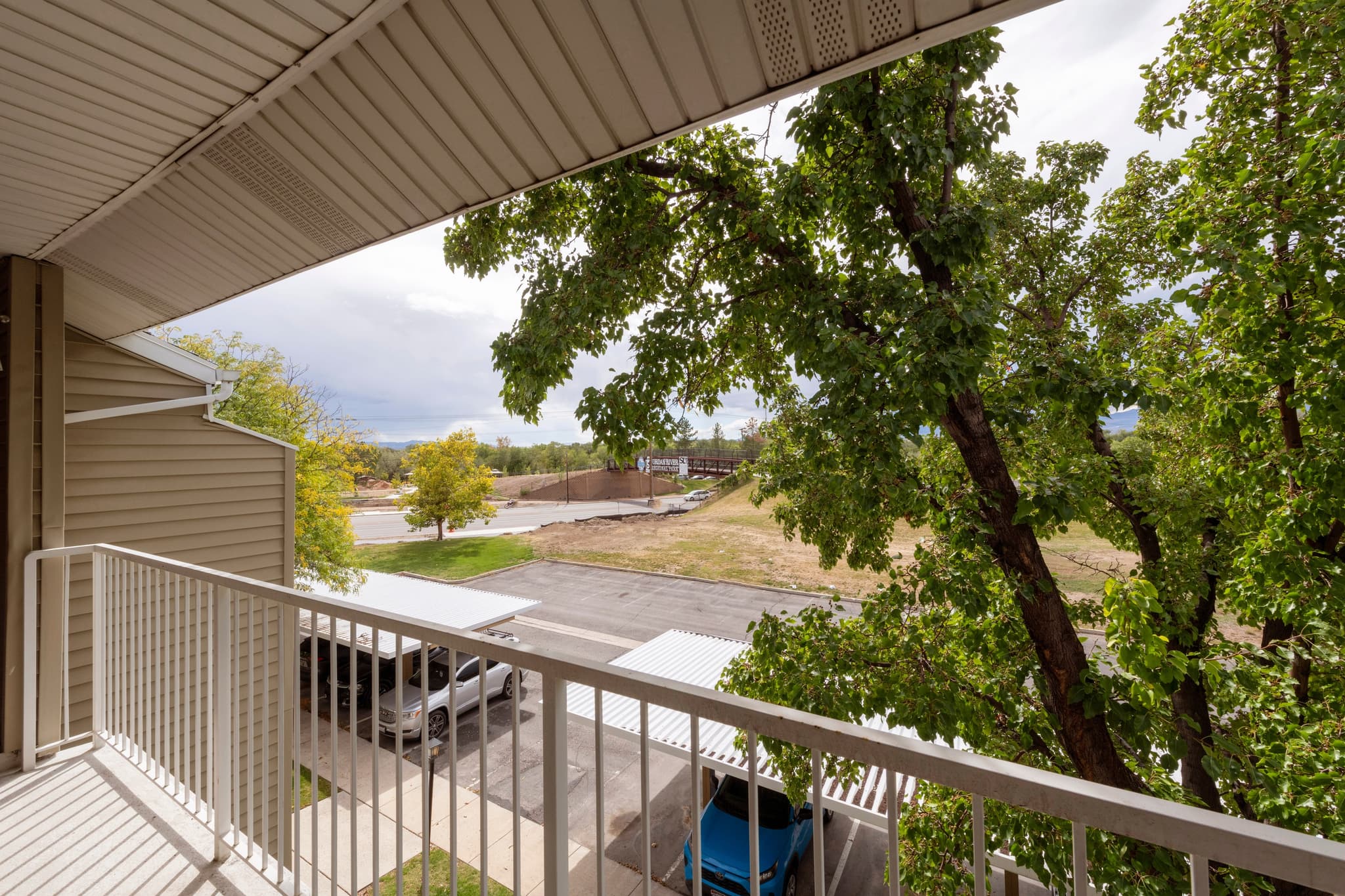 West Valley City Apartment: 978 W Big River Ct