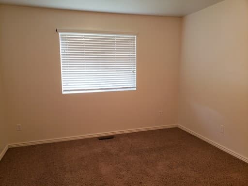 Clearfield Townhome: 930 S 550 E