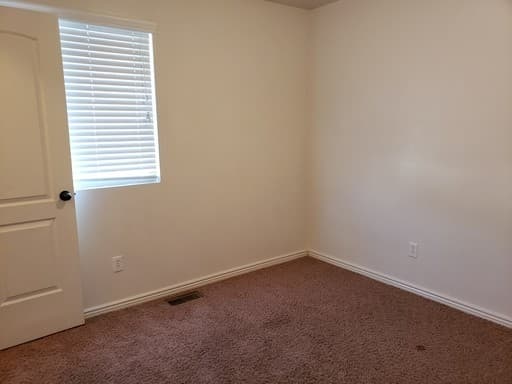Clearfield Townhome: 930 S 550 E