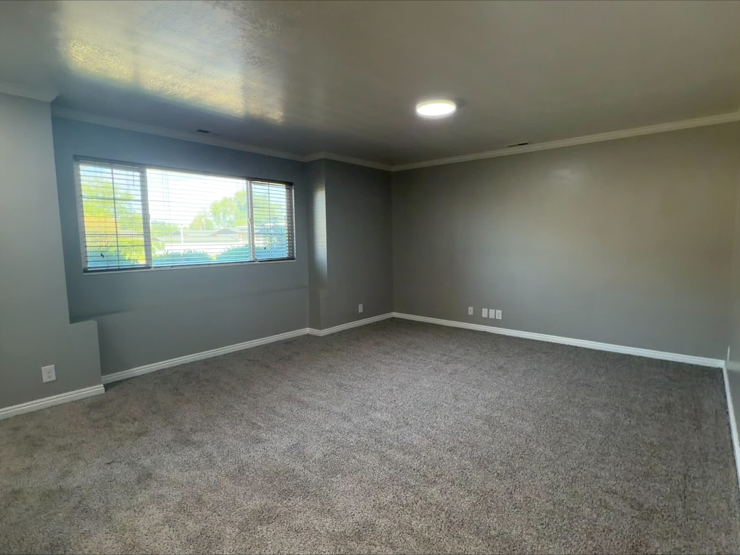 Ogden Condo: 390 W 4900 S