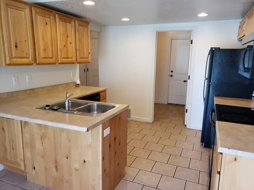 Clearfield Townhome: 930 S 550 E