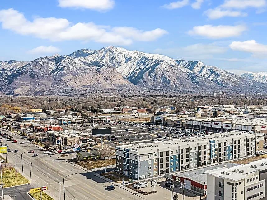 Ogden Apartment: 1258 Grant Ave