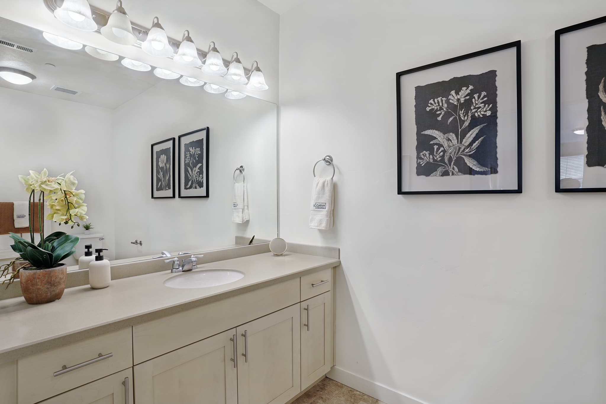 Kaysville Townhome: 893 S Lily Dr