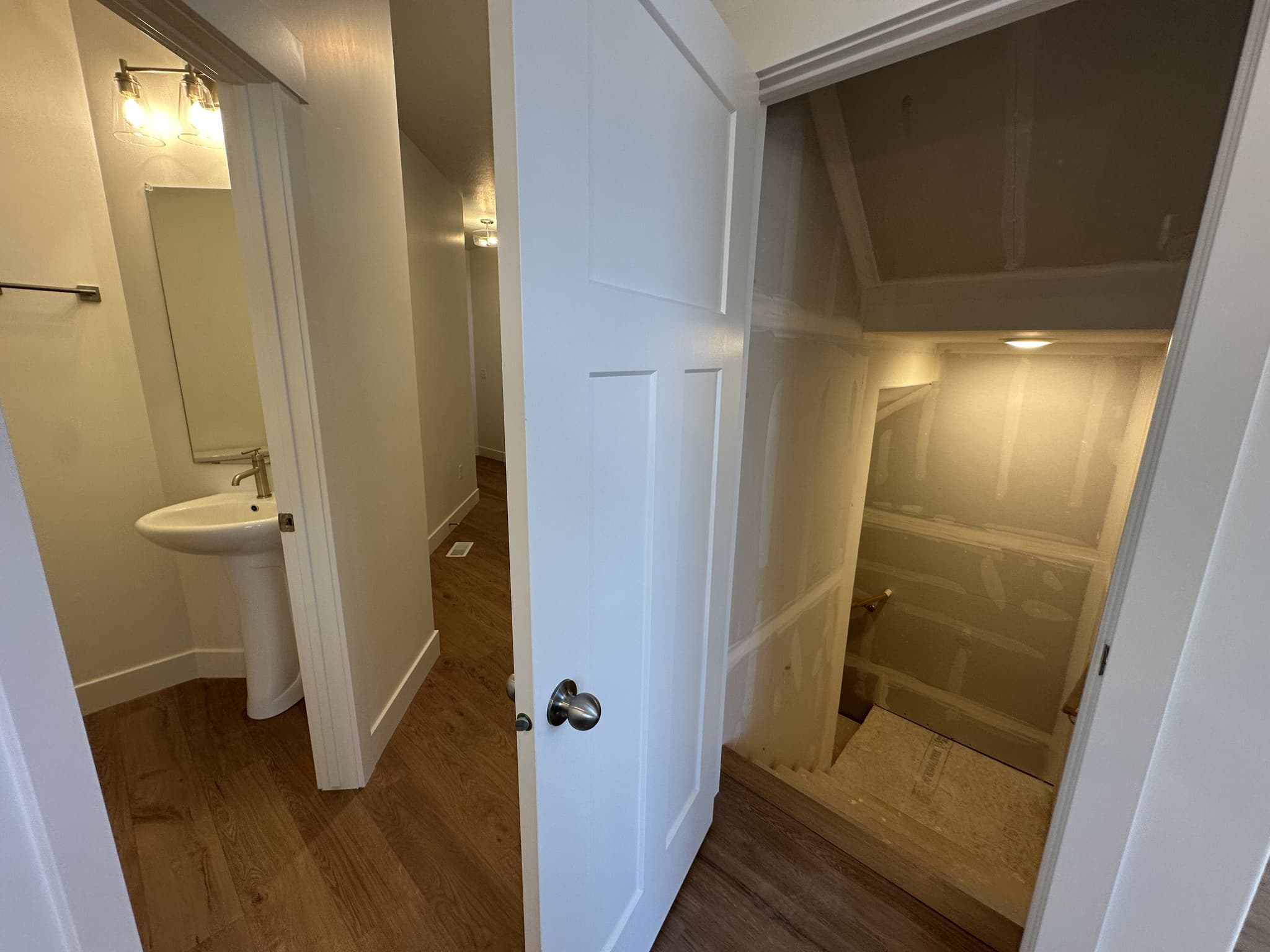 Mapleton Townhome: 5228 S Acacia Dr