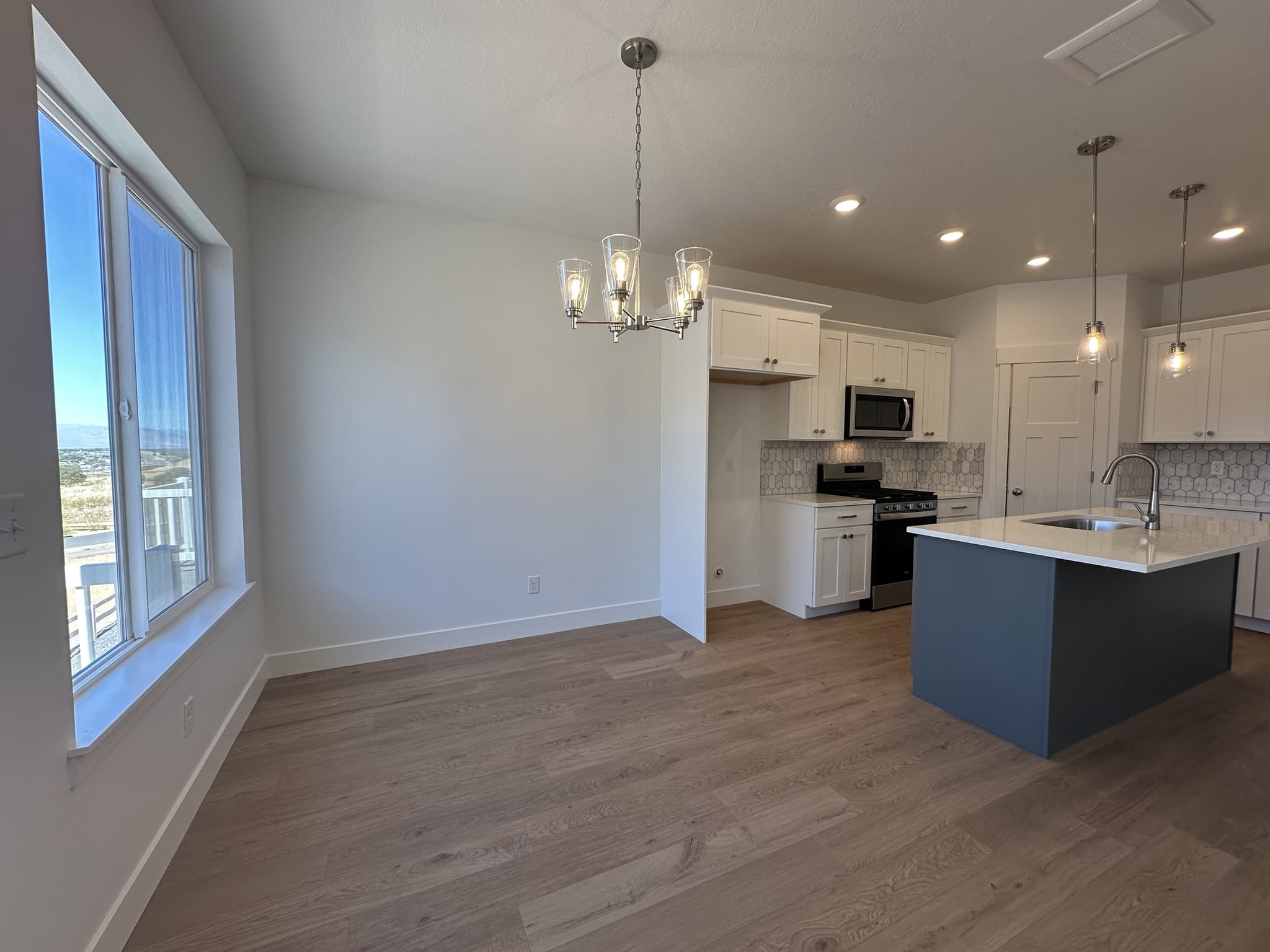 Mapleton Townhome: 5228 S Acacia Dr