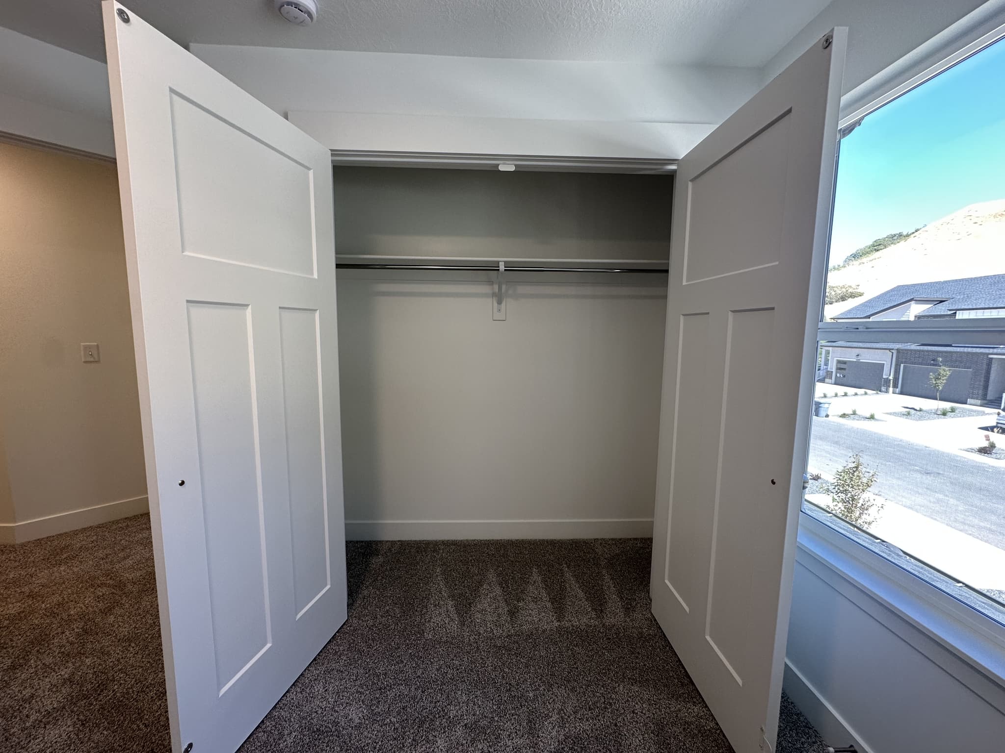 Mapleton Townhome: 5228 S Acacia Dr