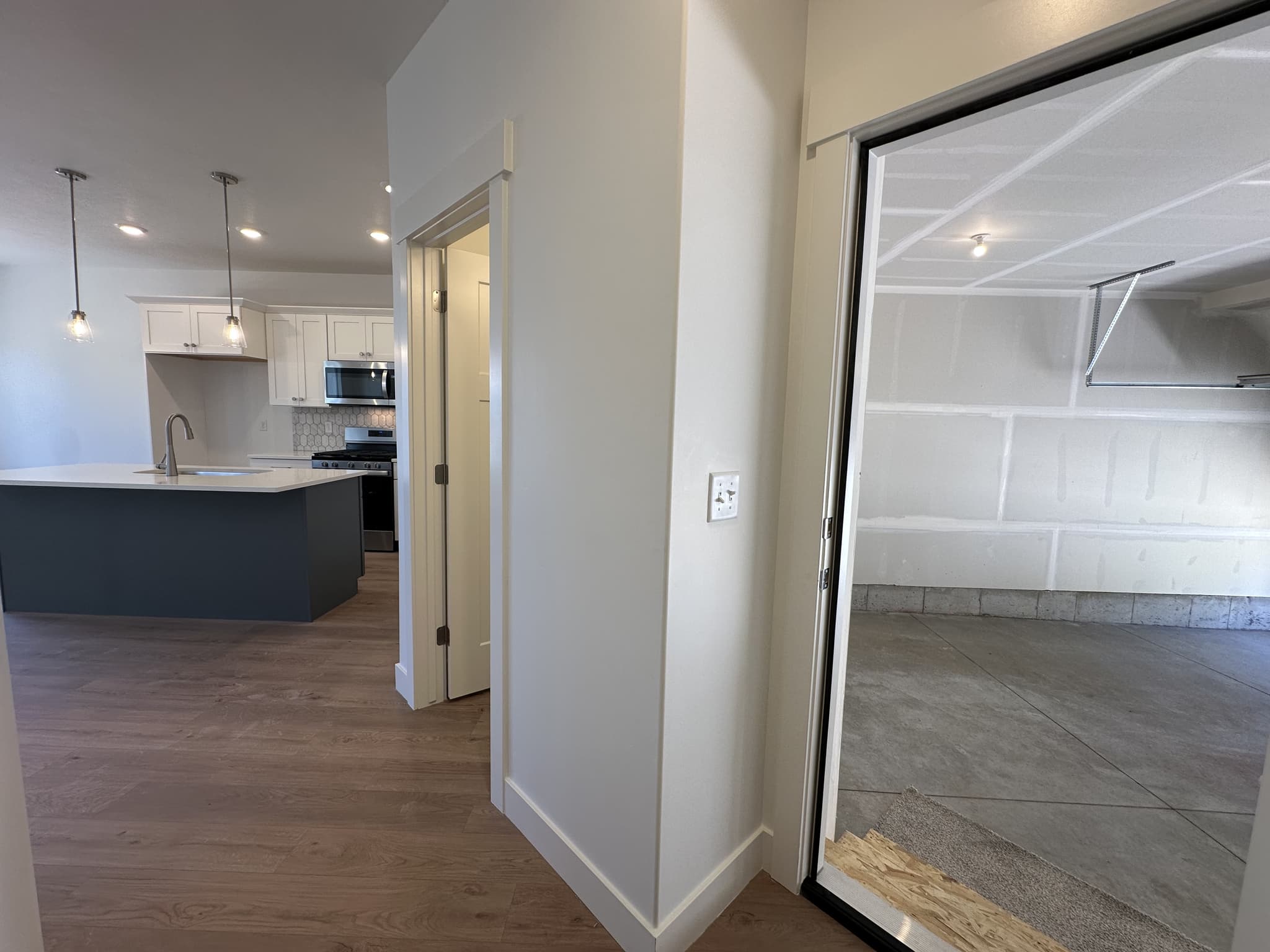 Mapleton Townhome: 5228 S Acacia Dr