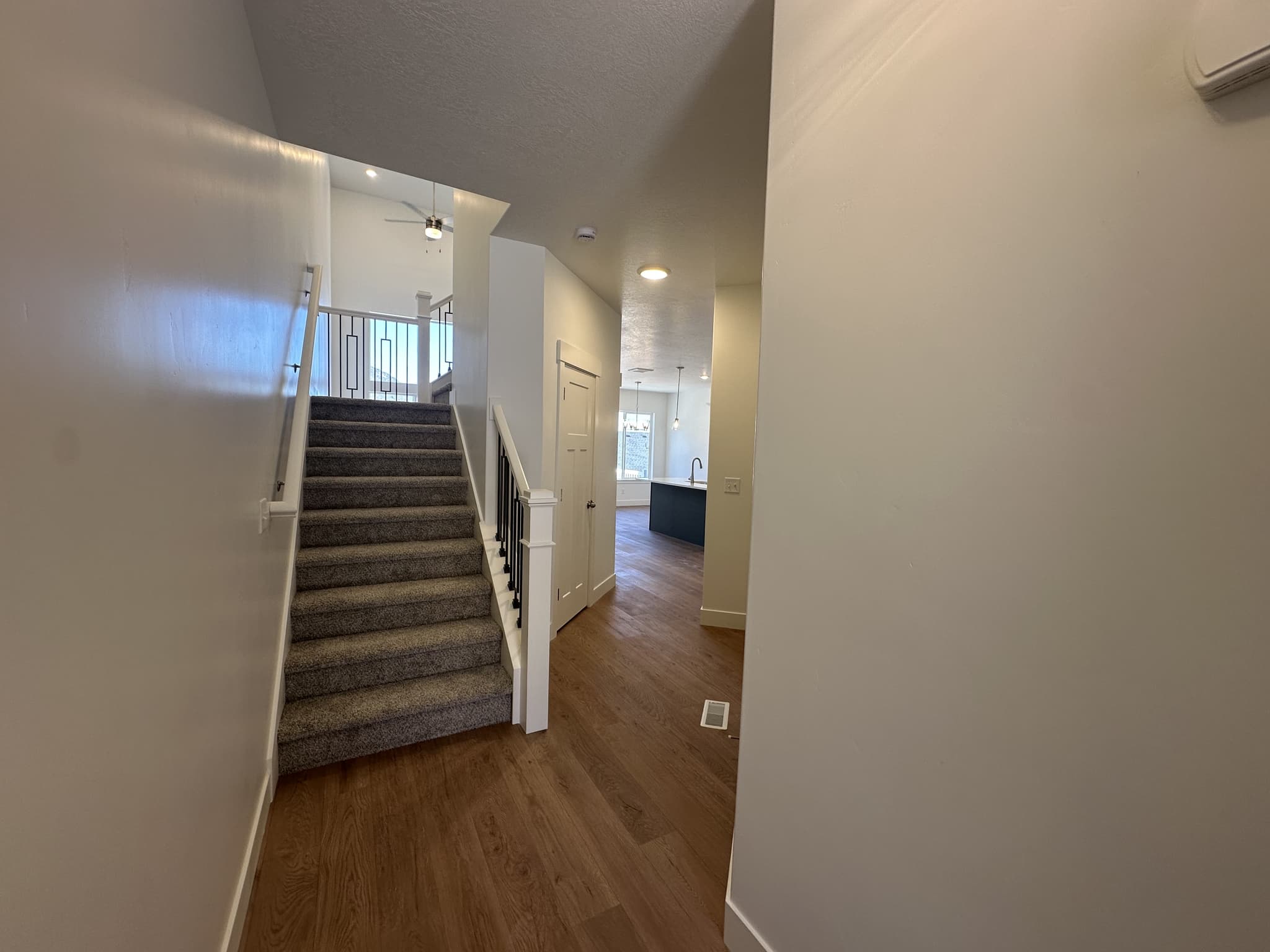 Mapleton Townhome: 5228 S Acacia Dr