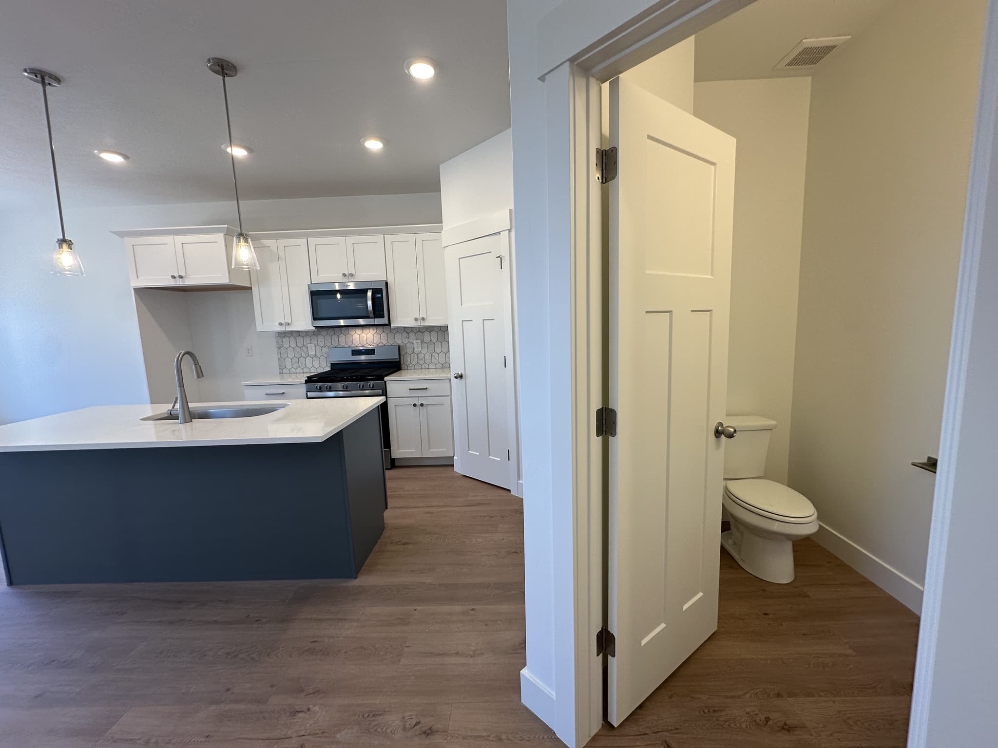 Mapleton Townhome: 5228 S Acacia Dr