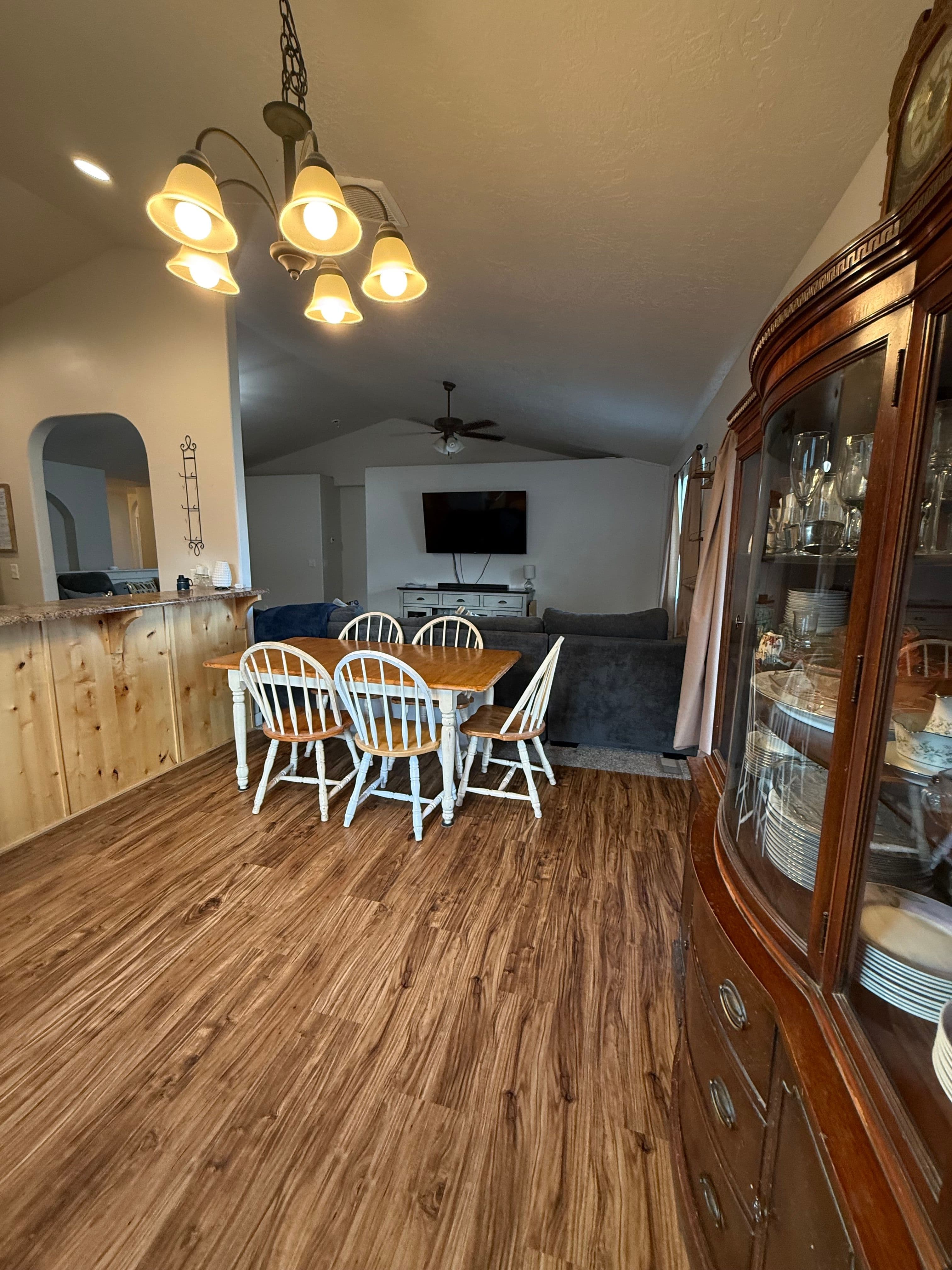 Payson House: 468 N Cowan Cir