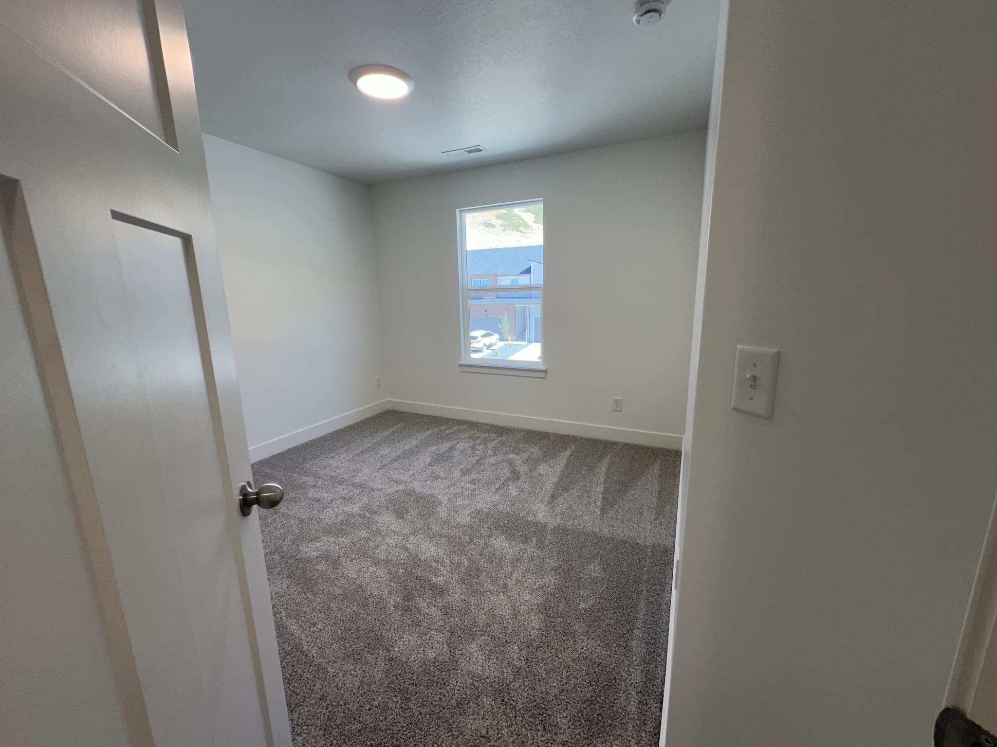 Mapleton Townhome: 5228 S Acacia Dr
