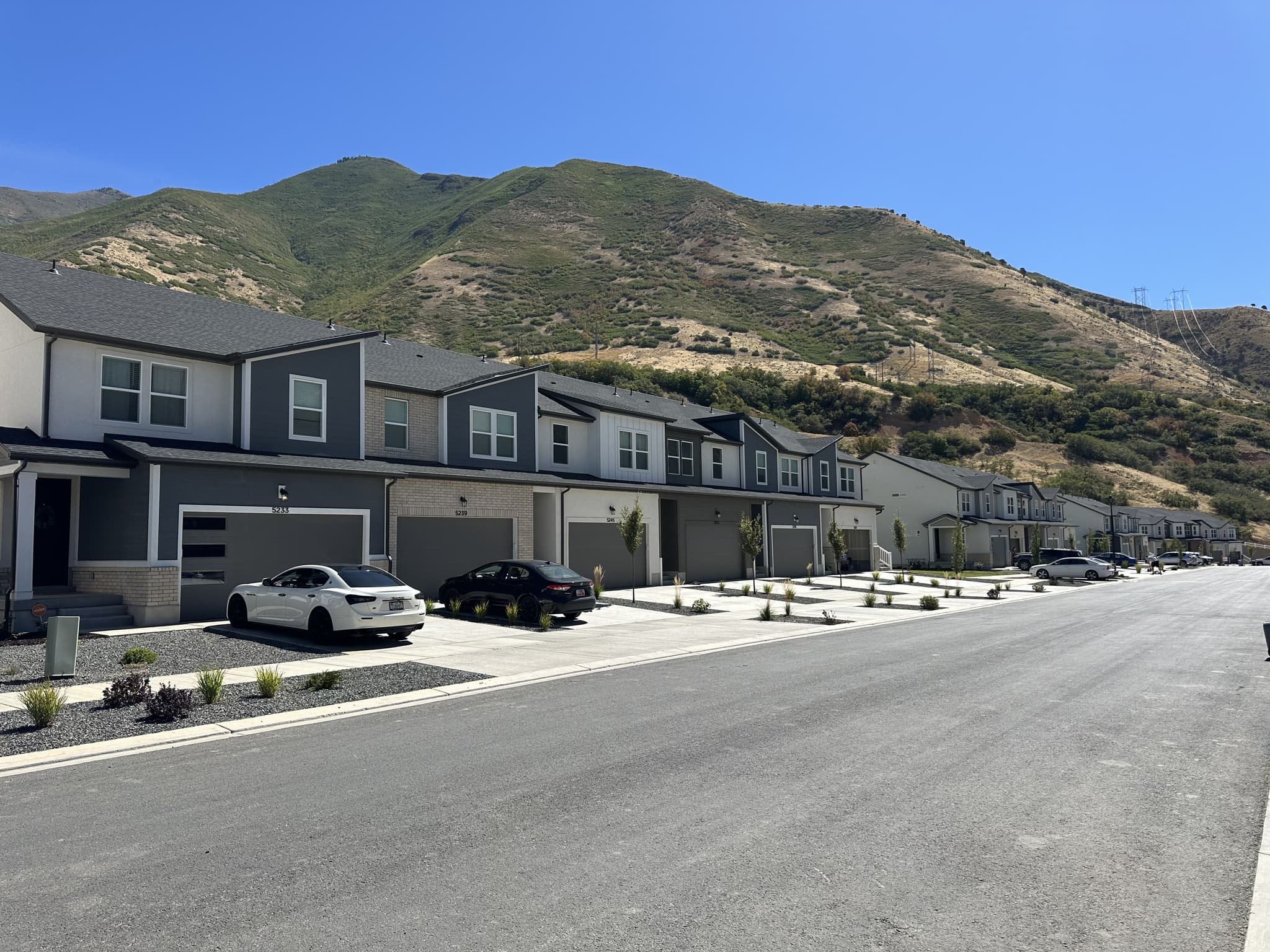 Mapleton Townhome: 5228 S Acacia Dr