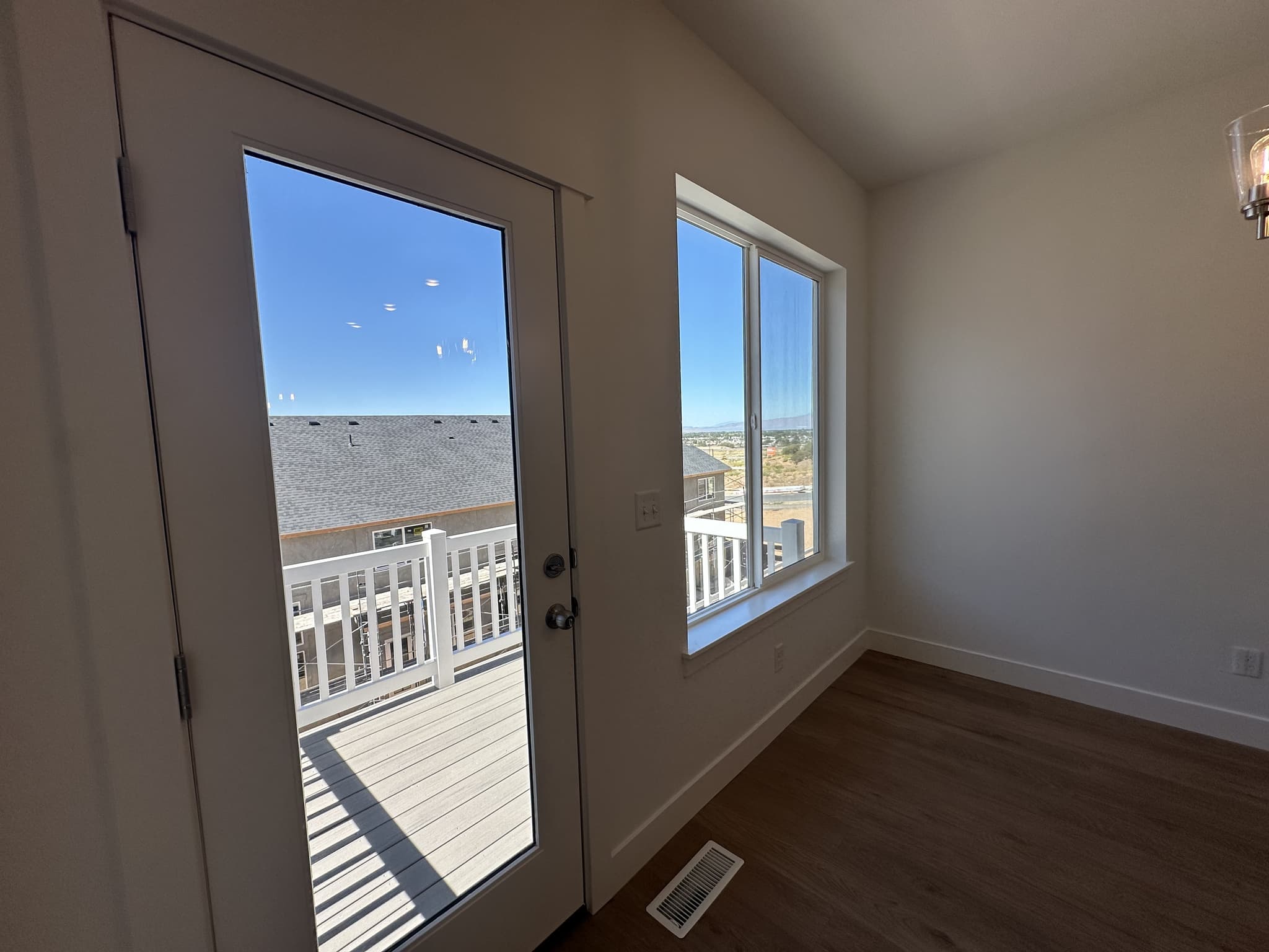 Mapleton Townhome: 5228 S Acacia Dr