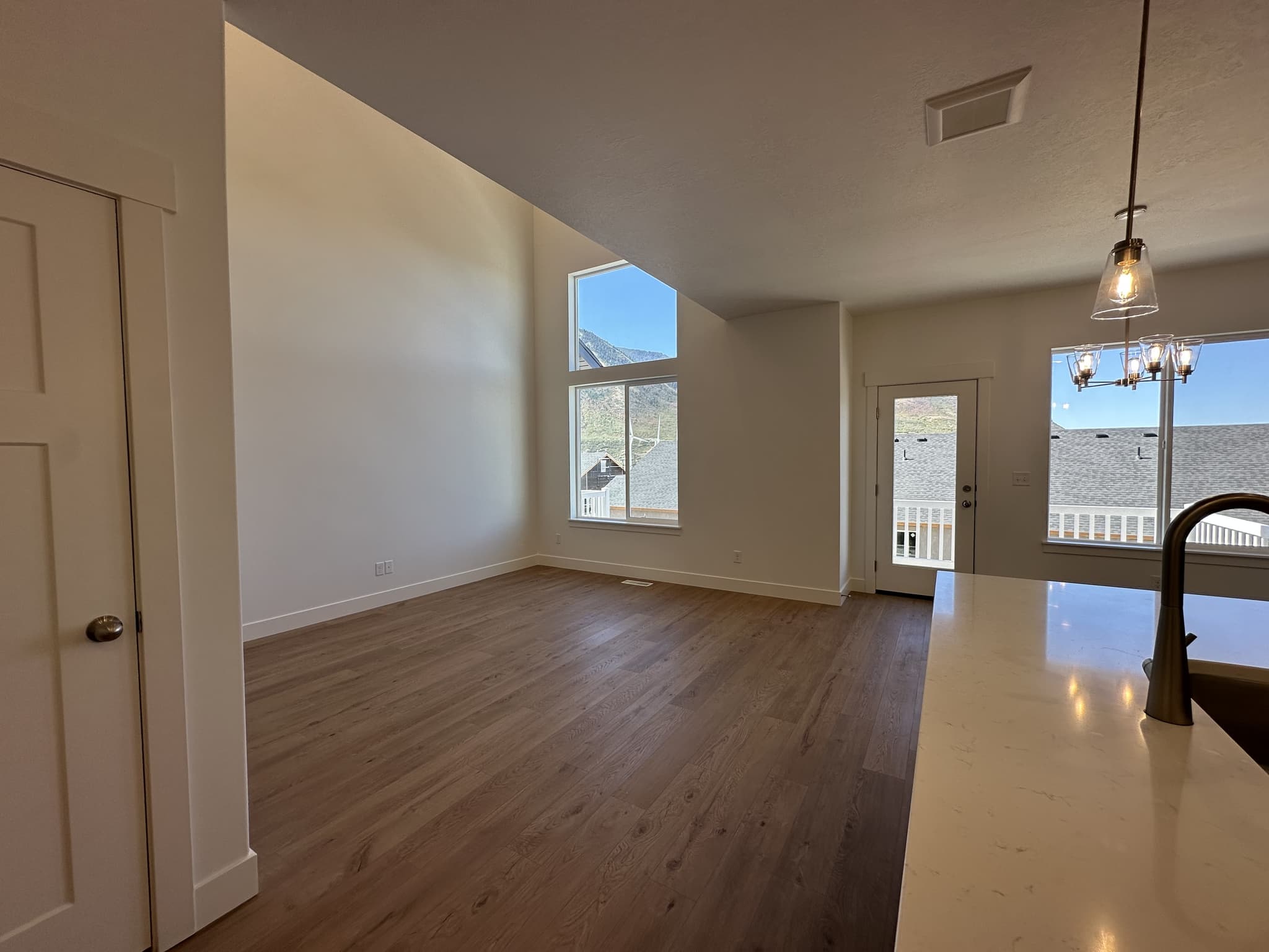 Mapleton Townhome: 5228 S Acacia Dr
