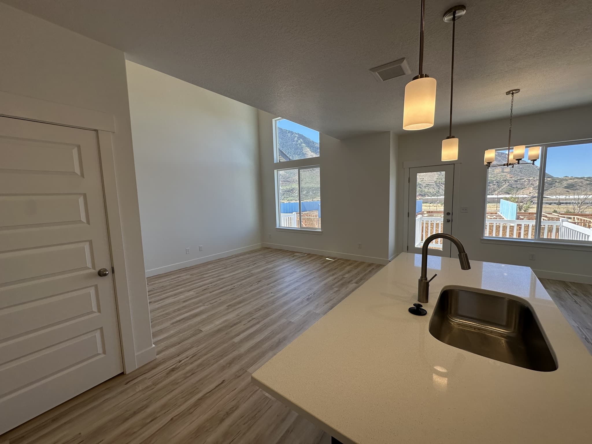 Mapleton Townhome: 5280 S Acacia Dr