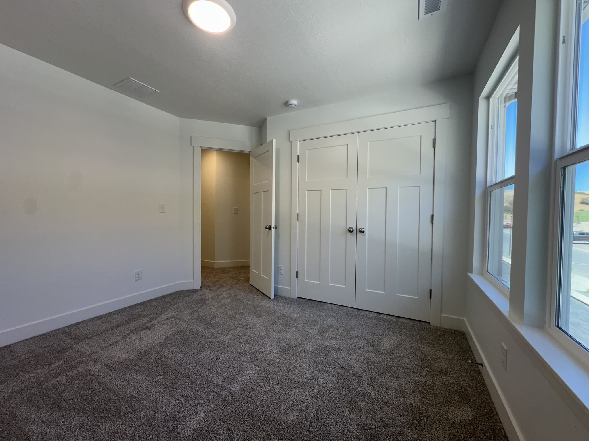 Mapleton Townhome: 5228 S Acacia Dr