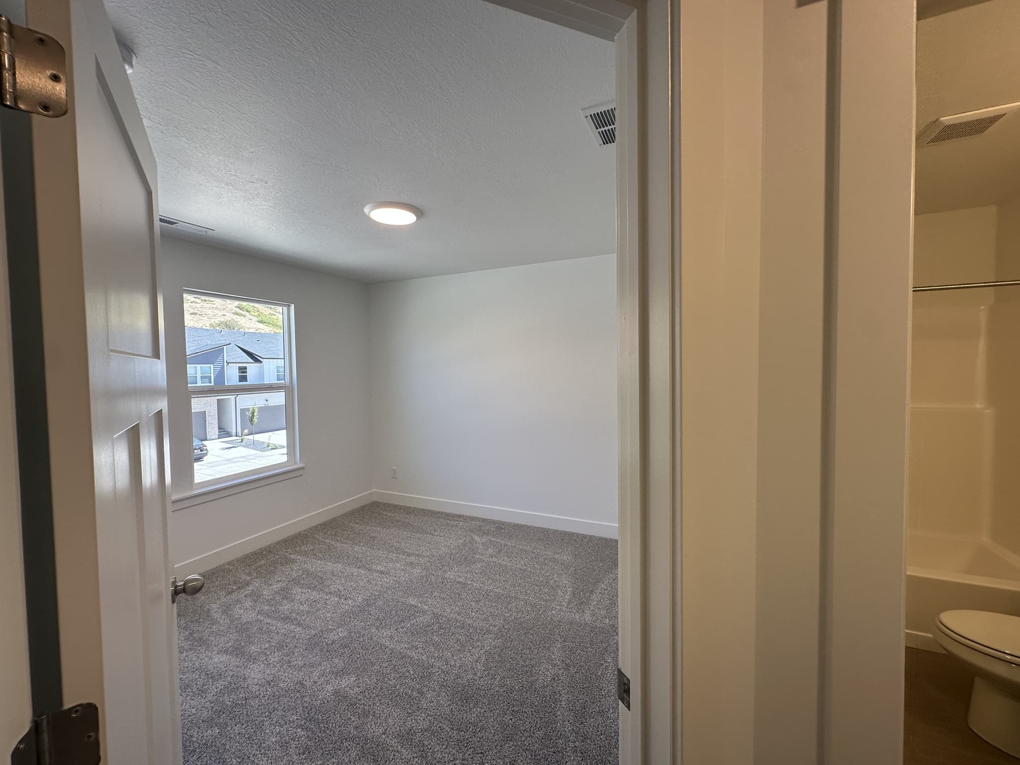 Mapleton Townhome: 5228 S Acacia Dr