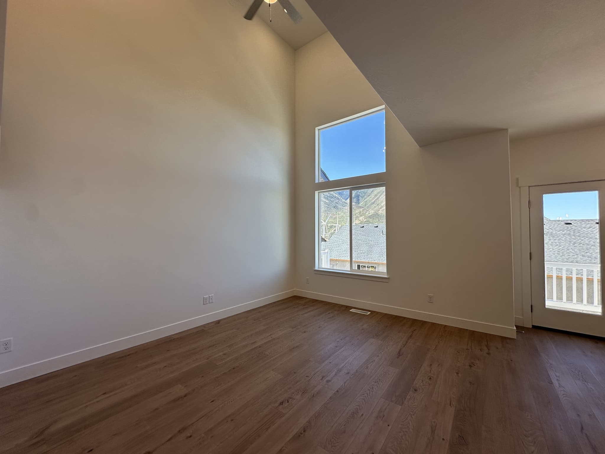 Mapleton Townhome: 5228 S Acacia Dr