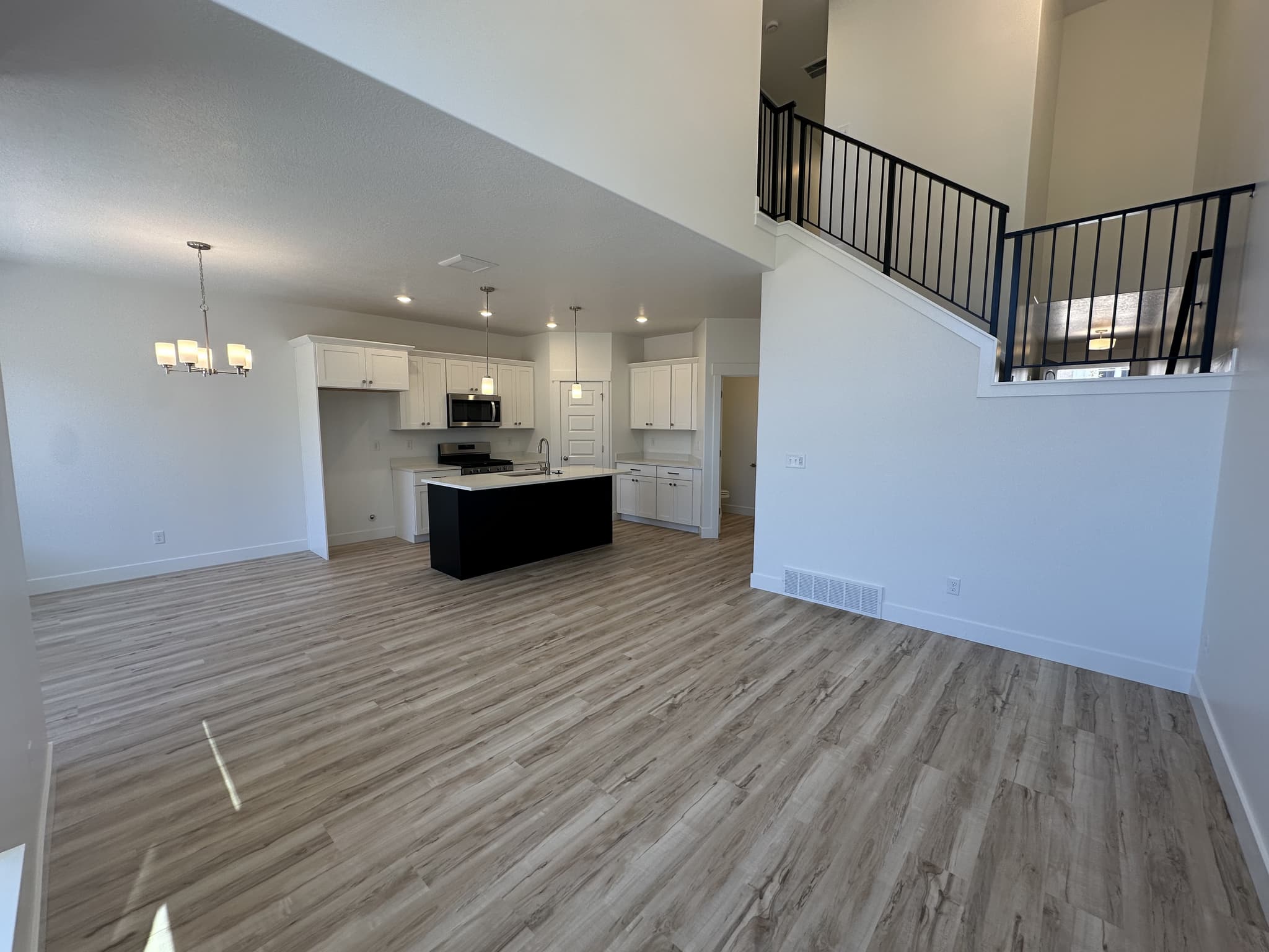 Mapleton Townhome: 5280 S Acacia Dr