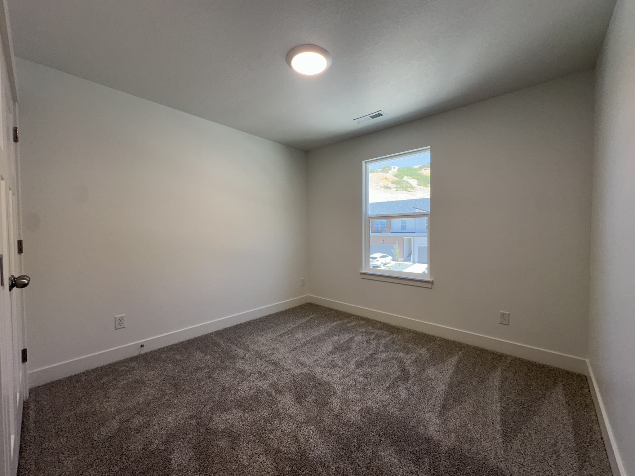 Mapleton Townhome: 5228 S Acacia Dr