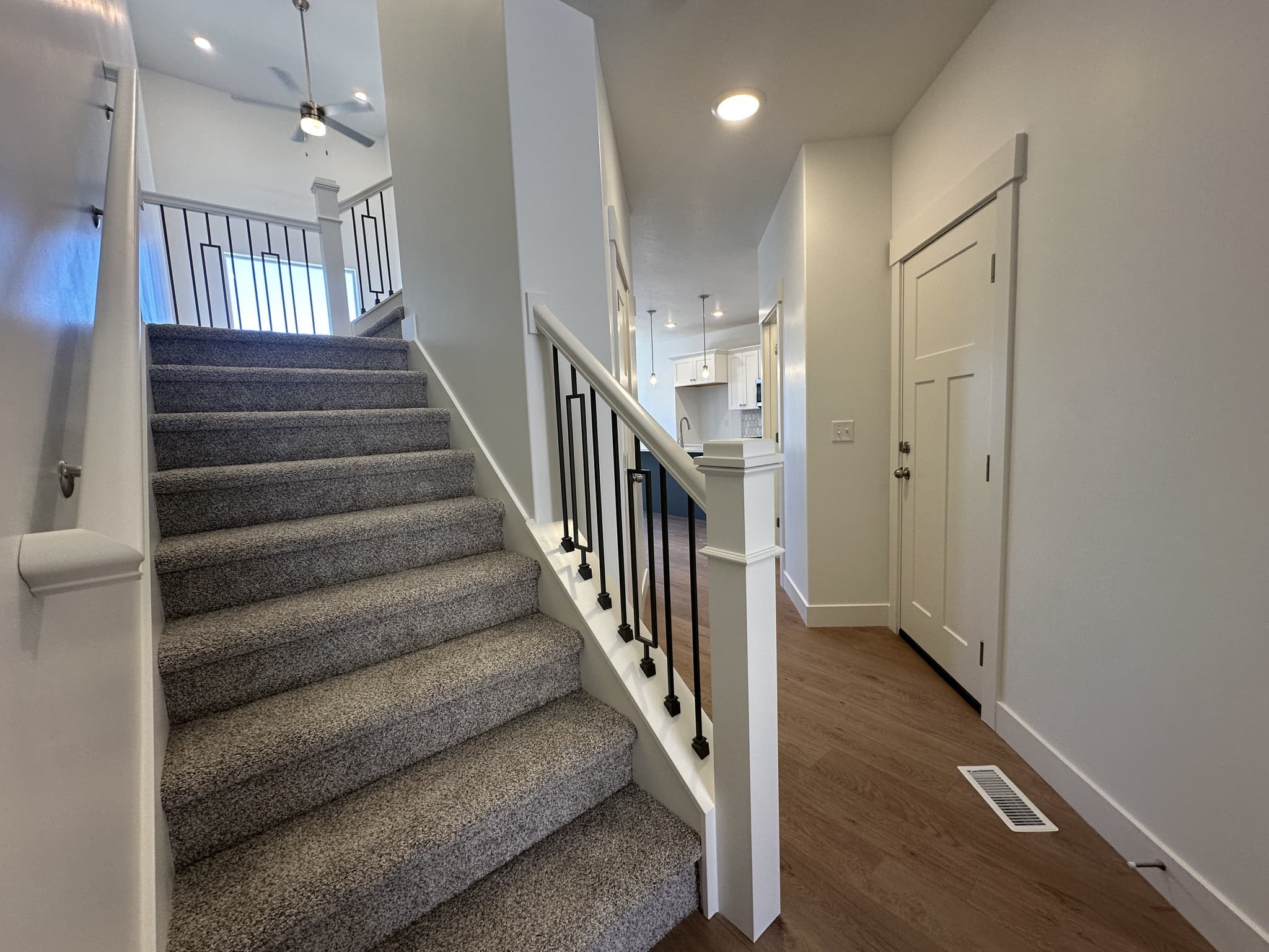Mapleton Townhome: 5228 S Acacia Dr