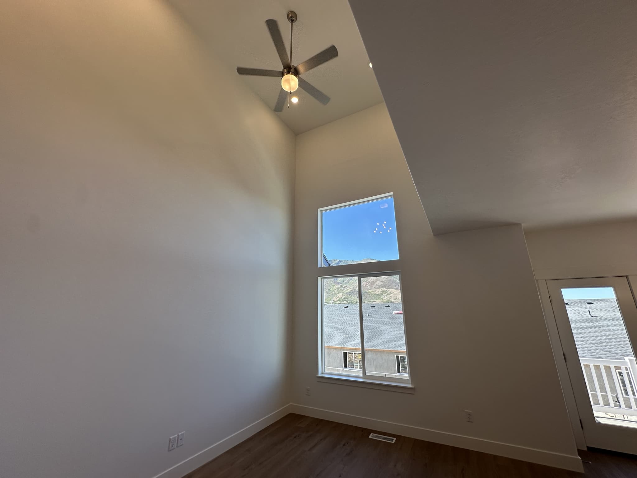 Mapleton Townhome: 5228 S Acacia Dr