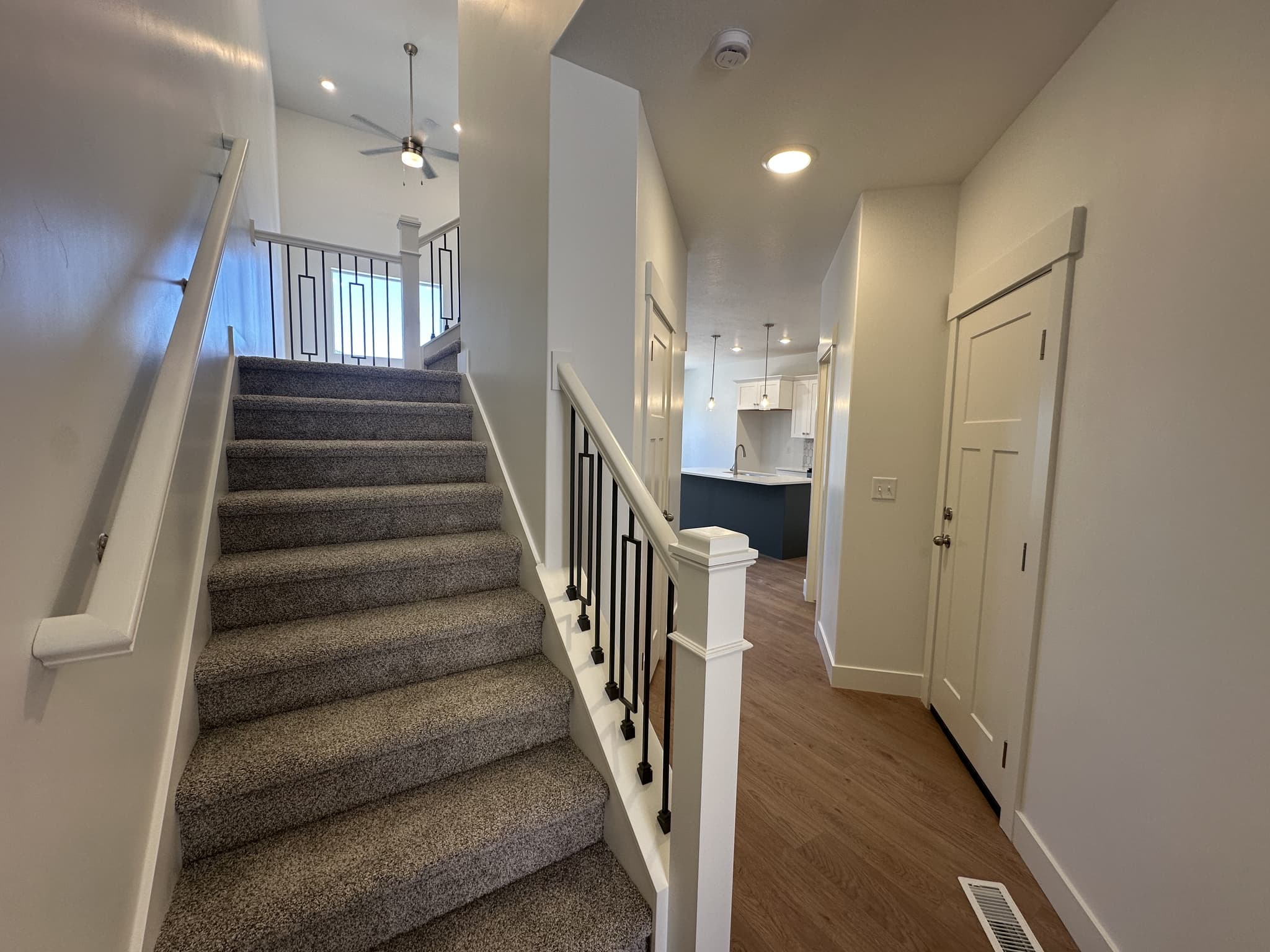 Mapleton Townhome: 5228 S Acacia Dr