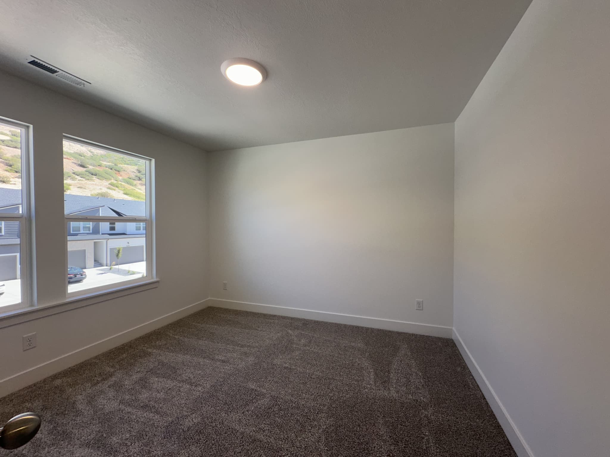 Mapleton Townhome: 5228 S Acacia Dr