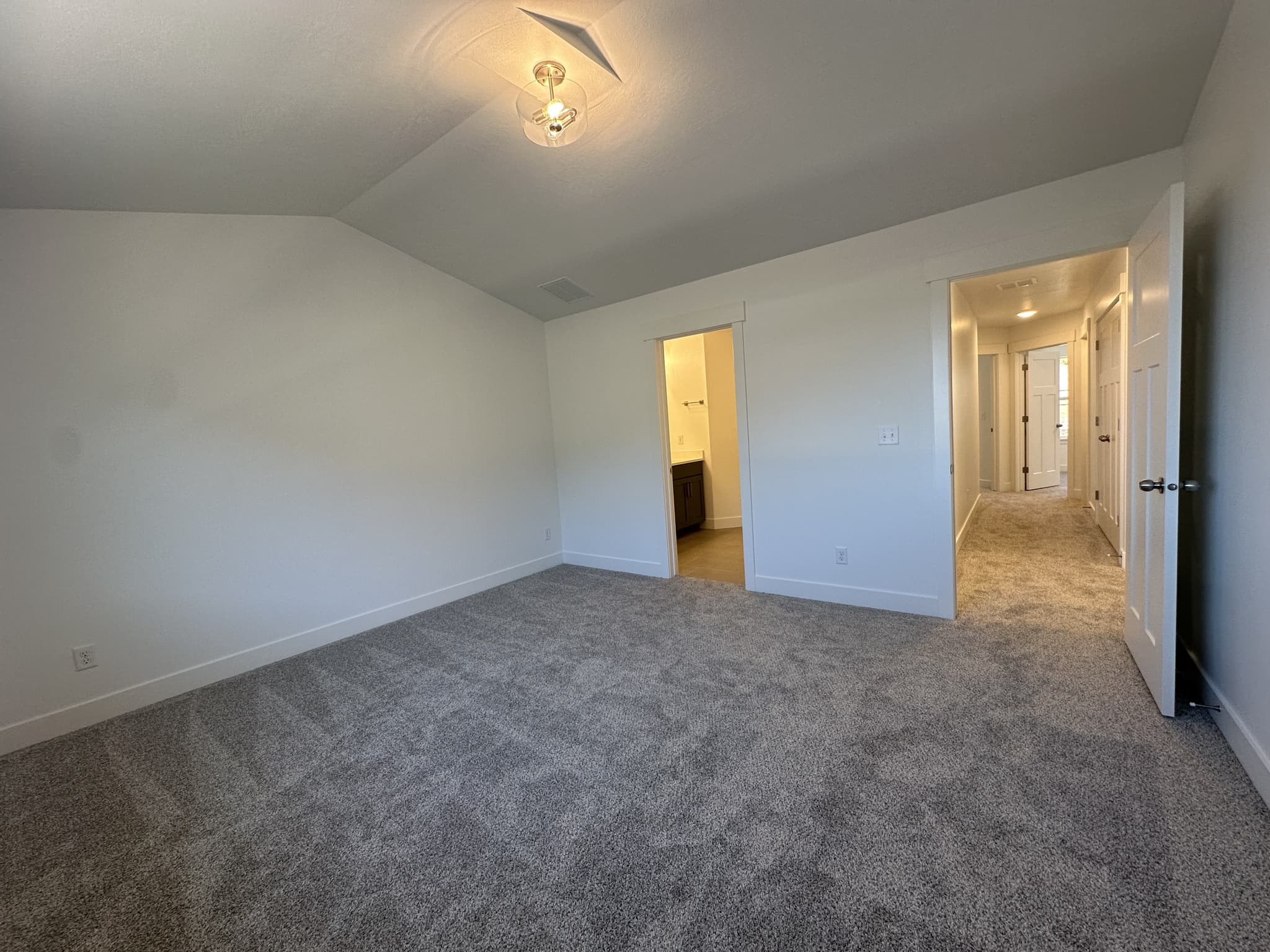 Mapleton Townhome: 5228 S Acacia Dr