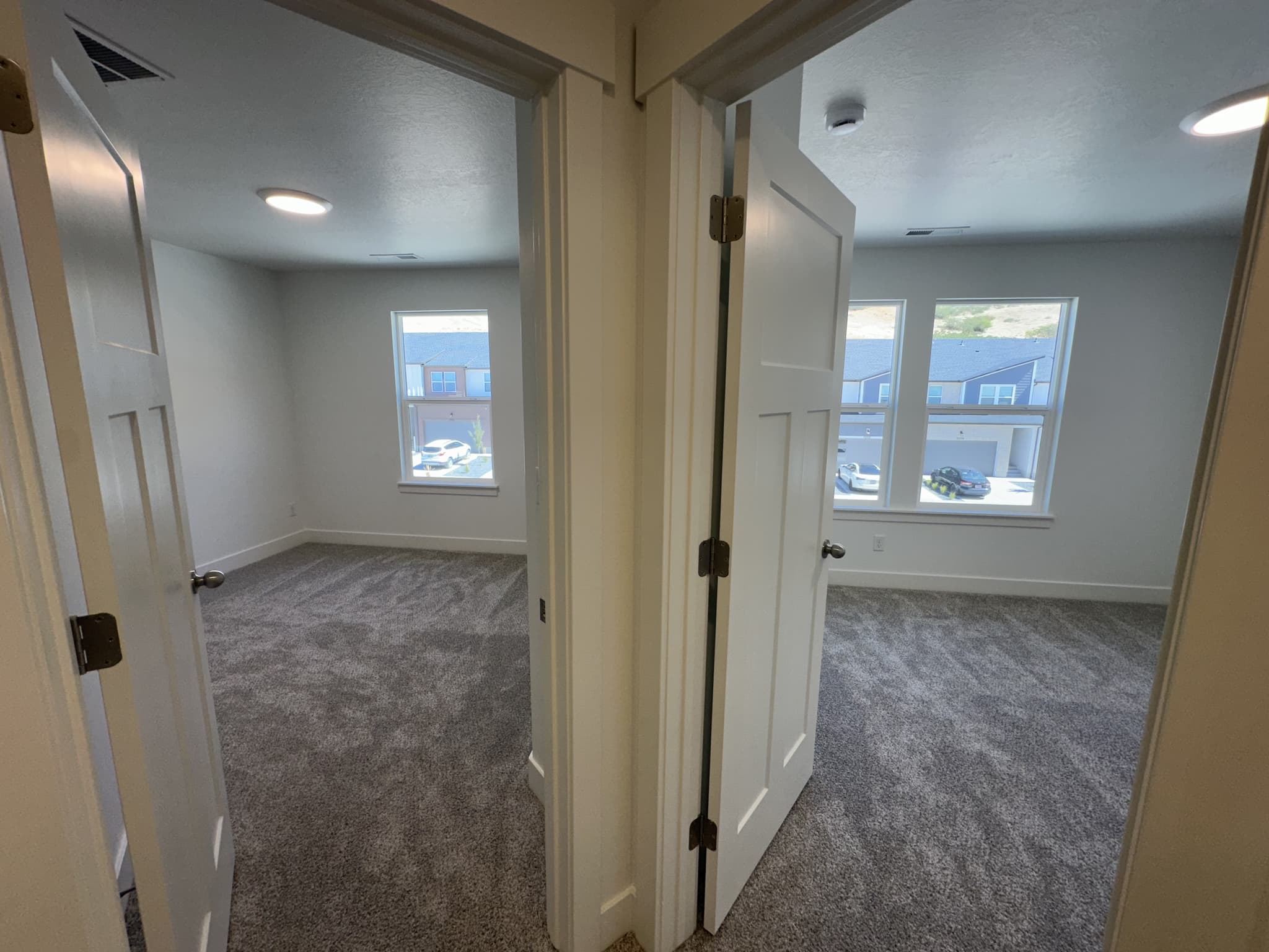 Mapleton Townhome: 5228 S Acacia Dr