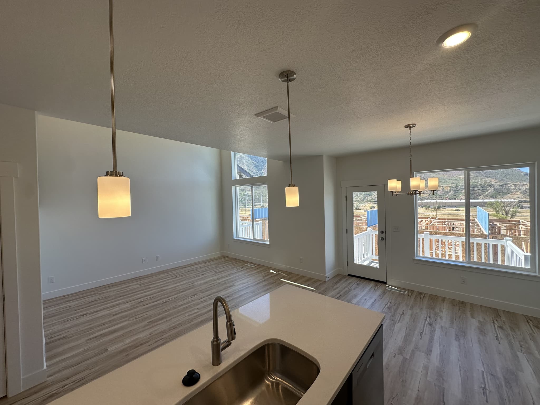 Mapleton Townhome: 5280 S Acacia Dr