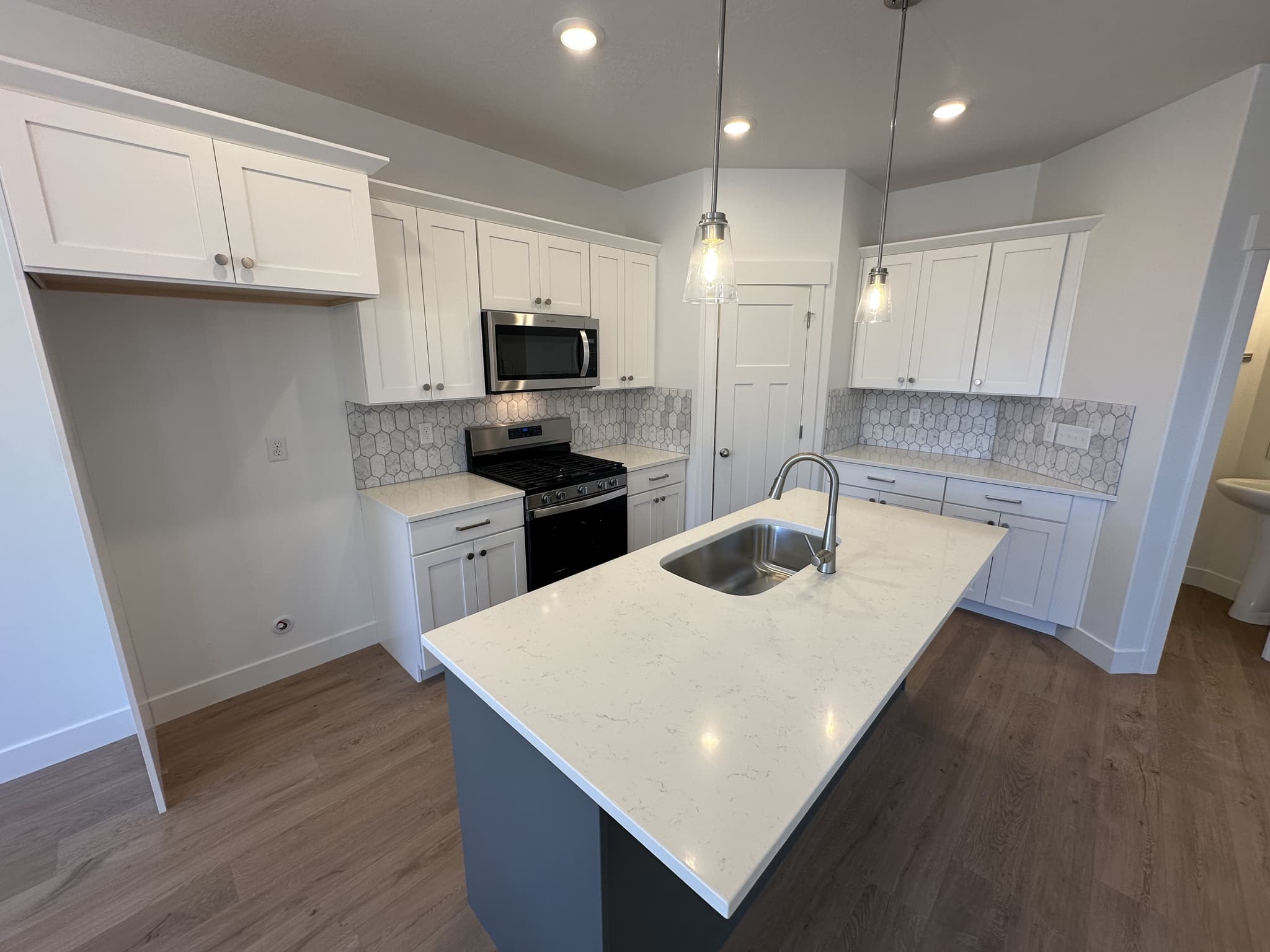 Mapleton Townhome: 5228 S Acacia Dr