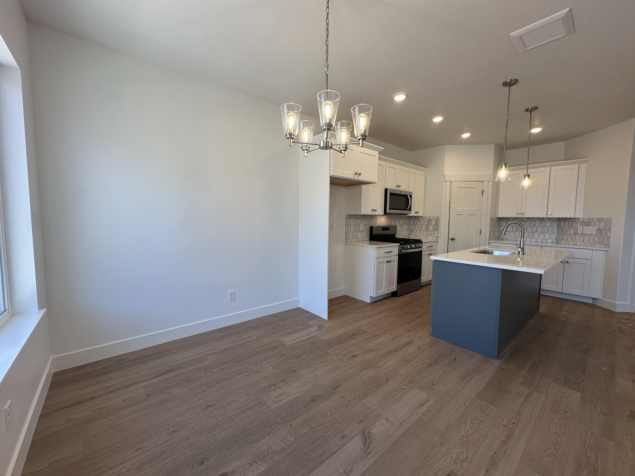 Mapleton Townhome: 5228 S Acacia Dr