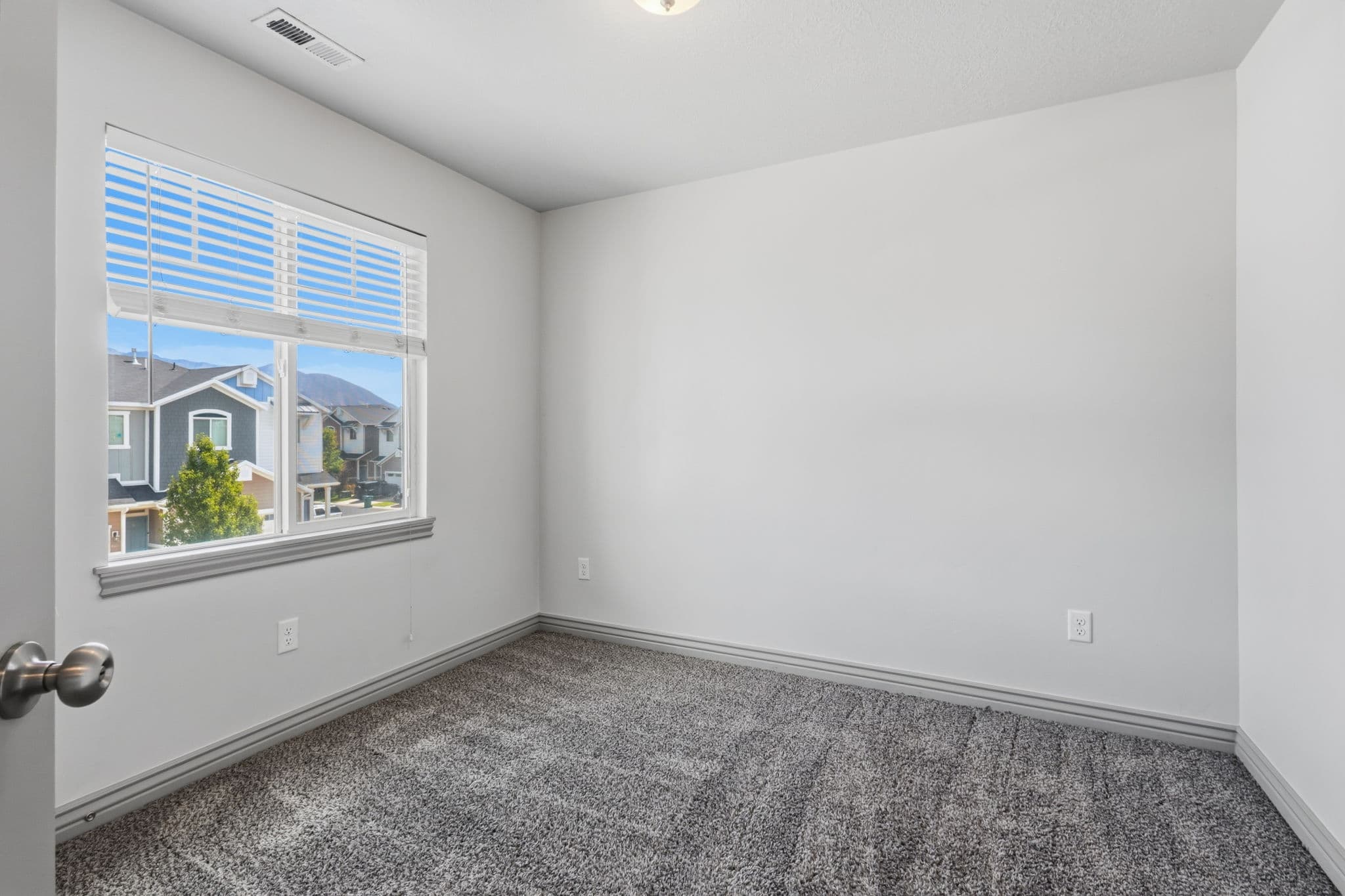 Vineyard Single Room: 704 S 1840 W