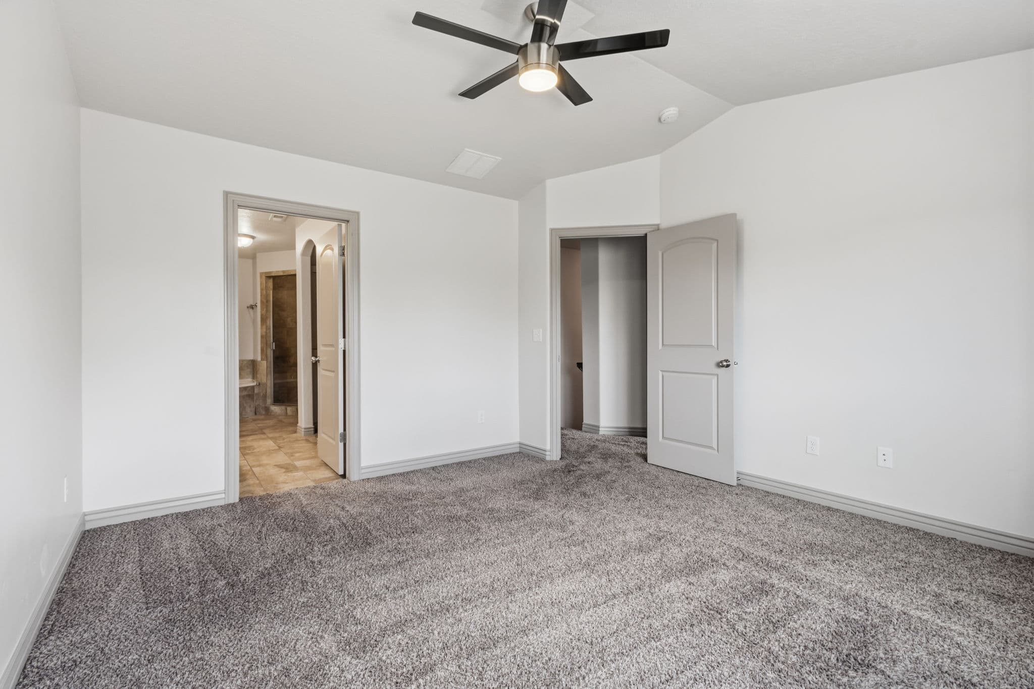 Vineyard Single Room: 704 S 1840 W